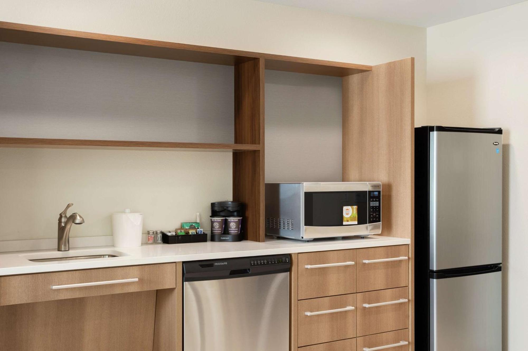 Home2 Suites By Hilton Warminster Horsham Экстерьер фото